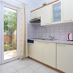 Apartamento With Parking Space Jezera, Murter - 5121