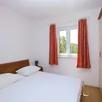 Apartamento With Parking Space Jezera, Murter - 5121