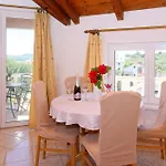 Apartamento With Parking Space Jezera, Murter - 5121