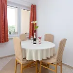 Apartamento With Parking Space Jezera, Murter - 5121