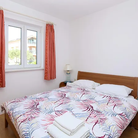 Apartment With A Parking Space Jezera, Murter - 5121
