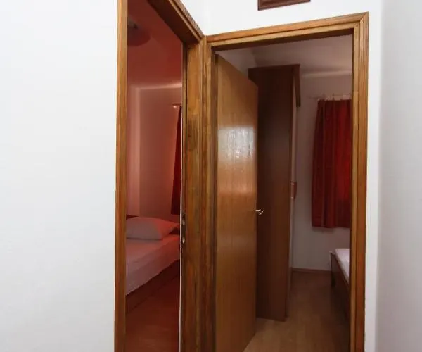 Appartamento With Parking Space Jezera, Murter - 5121 Jezera